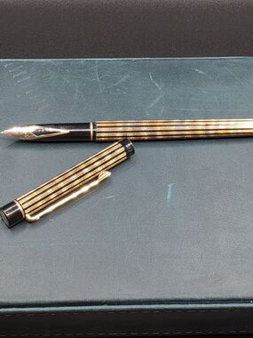 Vintage Sheaffer TARGA Slim Fountain Pen - 14K Gold Nib, Fine. White Dot